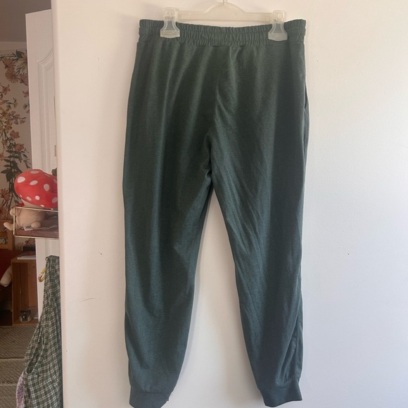 Vuori Women’s Performance Jogger - Picture 2 of 7